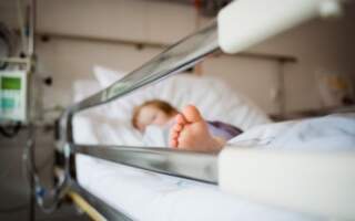 Паралізувало ногу: Як почувається 12-річна закарпатка, у якої підтвердили поліомієліт (ВІДЕО)