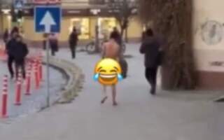 “І це у центрі Ужгорода, – Обласним центром Закарпаття розгулював голий чоловік (ВІДЕО)