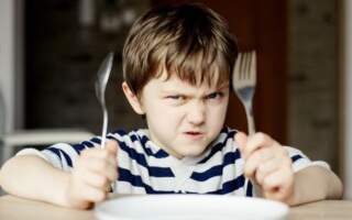 “Оби ваші діти таке їли”, – на Закарпатті черговий скандал із харчуванням у школі (ВІДЕО)