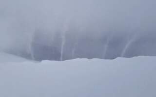 А ви колись бачили снігові фонтани?, – у мережі опублікували ВІДЕО небезпечного явища, знятого на Закарпатті