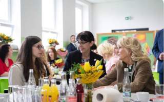 Перші леді США та України, Олена Зеленська та Джіл Байден,  зустрілись в Ужгороді (ВІДЕО)