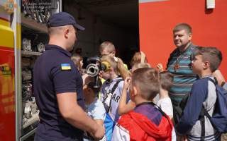 Ужгородські рятувальники провели екскурсію для дітей з літнього церковного табору