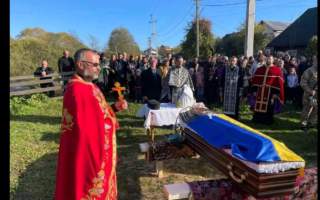 На Закарпатті священник Московського Патріархату не дозволив занести тіло загиблого молодого Воїна 128 Бригади до церкви перед погребінням (ФОТО)