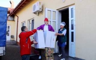 Волонтери “Совиного гнізда” передали гуманітарну допомогу від німецьких благодійників переселенцям в Ужгороді