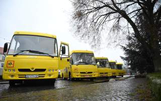 Громадам Закарпаття передали 17 шкільних автобусів (ФОТО)