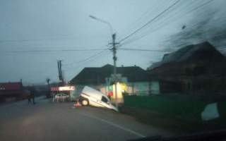ДТП на Берегівщині: Автівка опинилася в кюветі (ФОТОФАКТ)