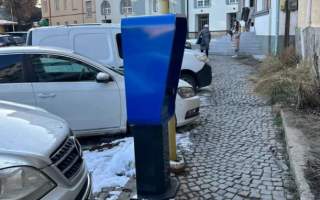 В Ужгороді штрафуватимуть водіїв, які не оплатили зупинку в паркоматі