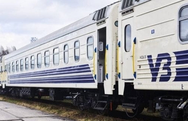 Ракетний обстріл: “Укрзалізниця” повідомила про затримку 4-х поїздів до Закарпаття