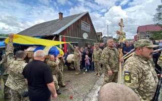 Громада на Закарпатті попрощалася з загиблим Героєм (ФОТО. ВІДЕО)