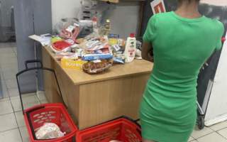В Ужгороді поліція охорони затримала ромку, яка намагалася винести з гіпермаркету товар на 6500 грн