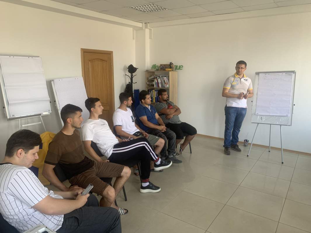 Ромська молодь вчилася писати проекти, координуючи групову роботу