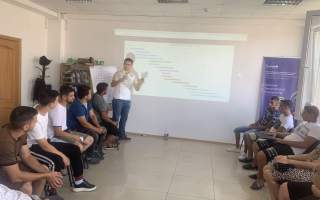 Ромська молодь вчилася писати проекти, координуючи групову роботу