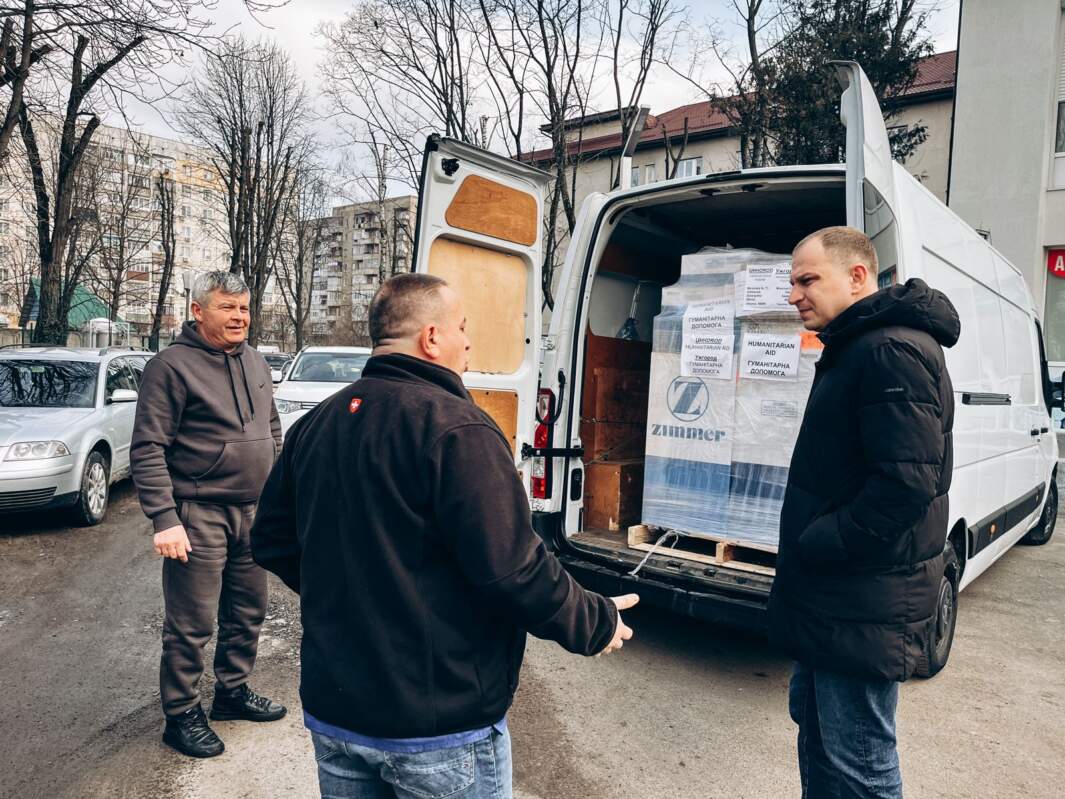 Медичні вироби: елементи для протезування, допоміжні інструменти та витратні матеріали на загальну суму понад 5 млн грн отримала Ужгородська міська багатопрофільна клінічна лікарня (ФОТО)