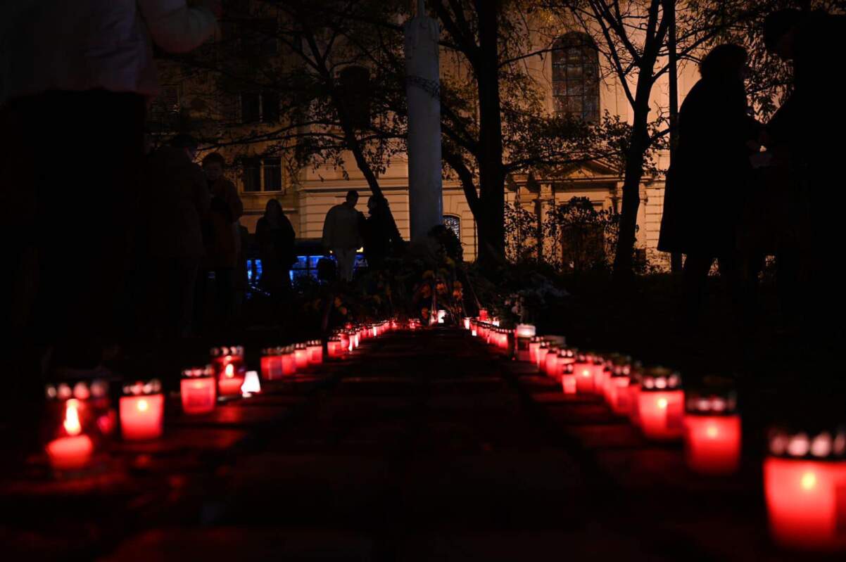 Керівництво Закарпатської ОВА в Угорщині вшанувало памʼять мільйонів українців, які стали жертвами голодоморів (ФОТО)