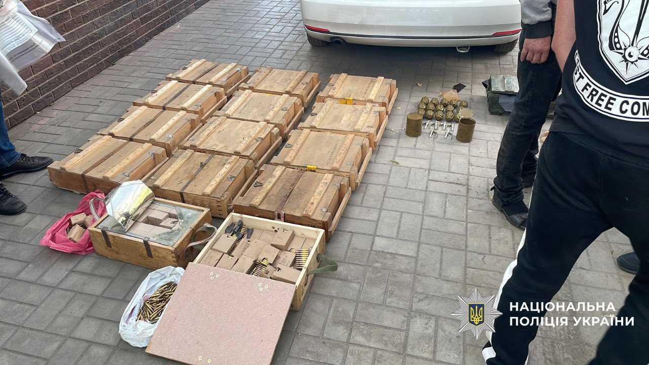 Нацполіція проводить масштабну загальнодержавну спецоперацію по боротьбі з незаконним обігом зброї та боєприпасів: триває понад 500 обшуків