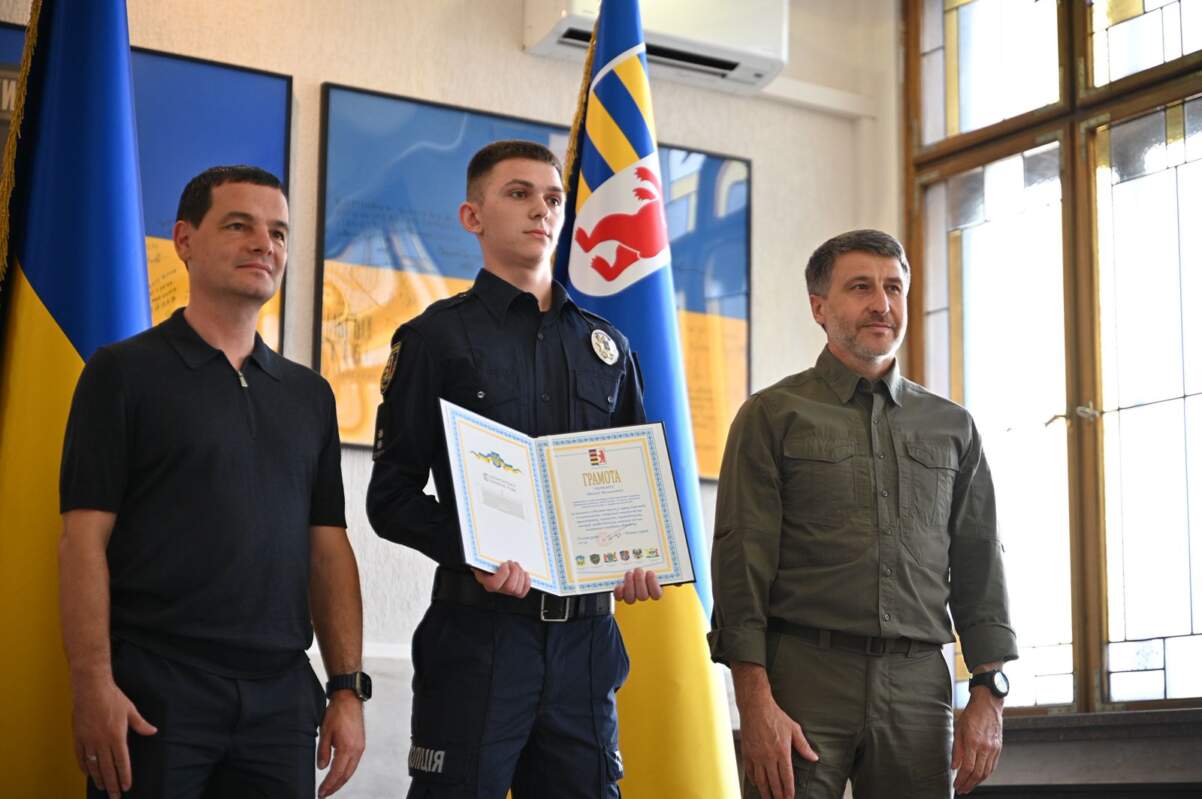 Запобігли теракту в школі: керівництво області відзначило закарпатських поліцейських (ФОТО)
