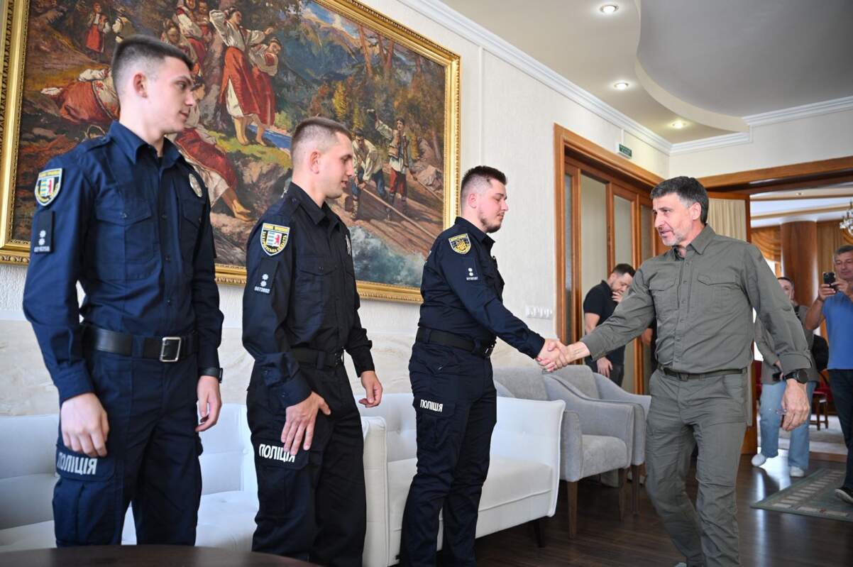 Запобігли теракту в школі: керівництво області відзначило закарпатських поліцейських (ФОТО)